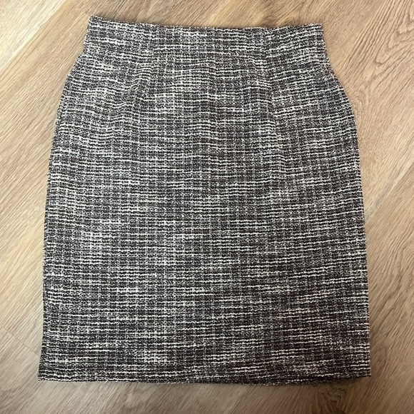 NWT Gorgeous Max Studio Mocha Brown and cream Tweed Pull On Pencil Skirt Small - Picture 3 of 4